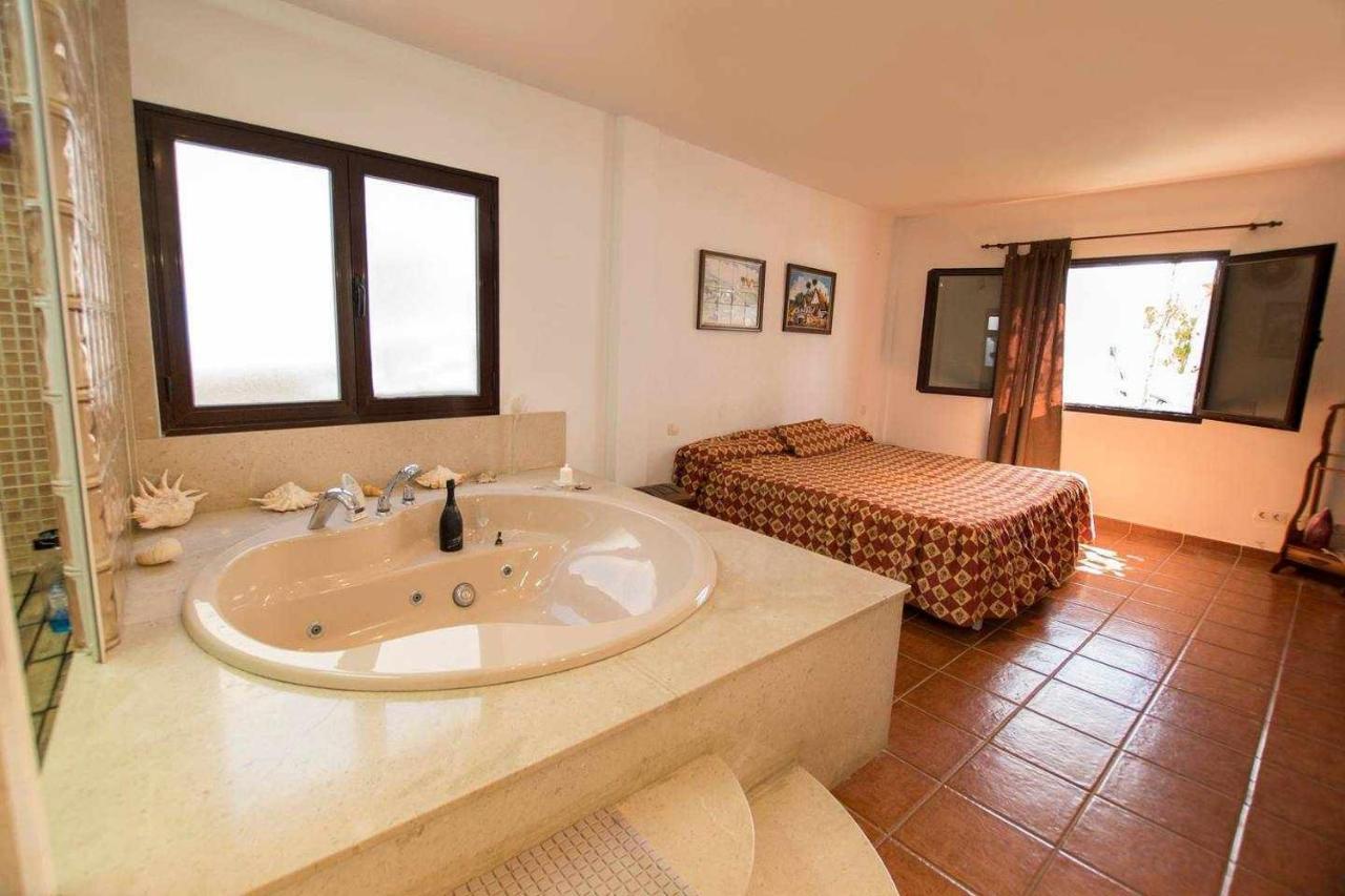 Villa Palacios Herrero Tahiche ภายนอก รูปภาพ